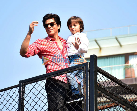 Shah Rukh Khan snapped greeting fans at Mannat