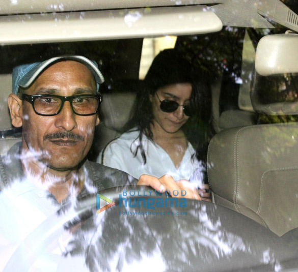 shraddha kapoor spotted at bandra 1