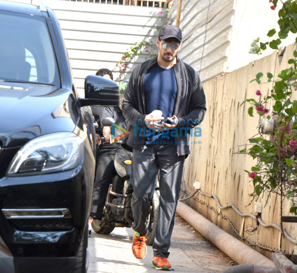 sidharth malhotra spotted at reset gym 5