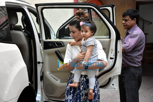 soha ali khan and inaaya naumi kemmu spotted at a play school in bandra 3