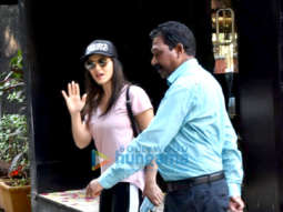 Sunny Leone spotted at Tip & Toe salon in Bandra