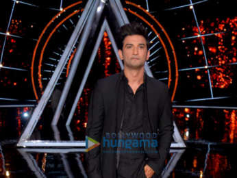 Sushant Singh Rajput and Sara Ali Khan snapped on sets of Indian Idol promoting their film Kedarnath
