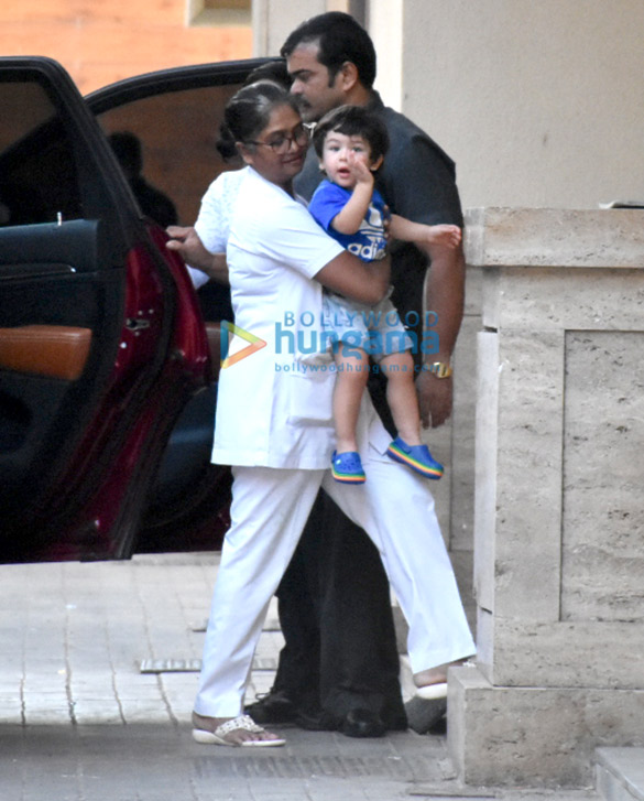 taimur ali khan snapped at amrita aroras residence in bandra 5