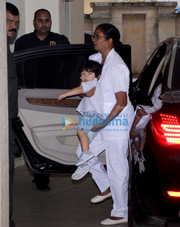taimur ali khan snapped in bandra 1 12