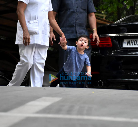 taimur ali khan spotted at a playschool in bandra 3