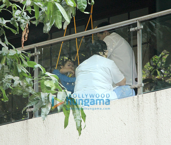 taimur ali khan spotted at his house 4