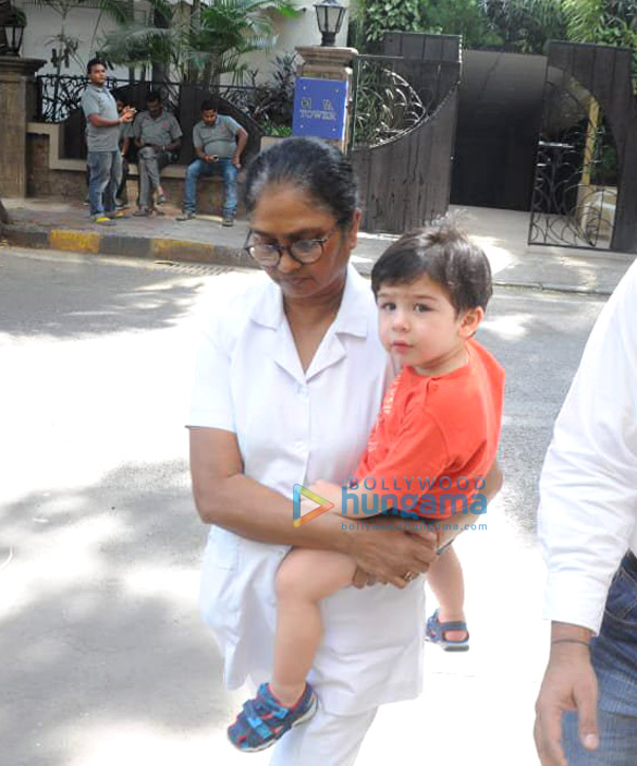 taimur ali khan spotted outside his residence 3