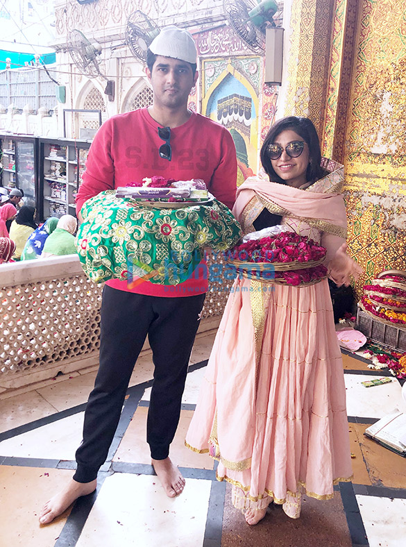 tulsi kumar pays her respects at ajmer shariff dargah 2