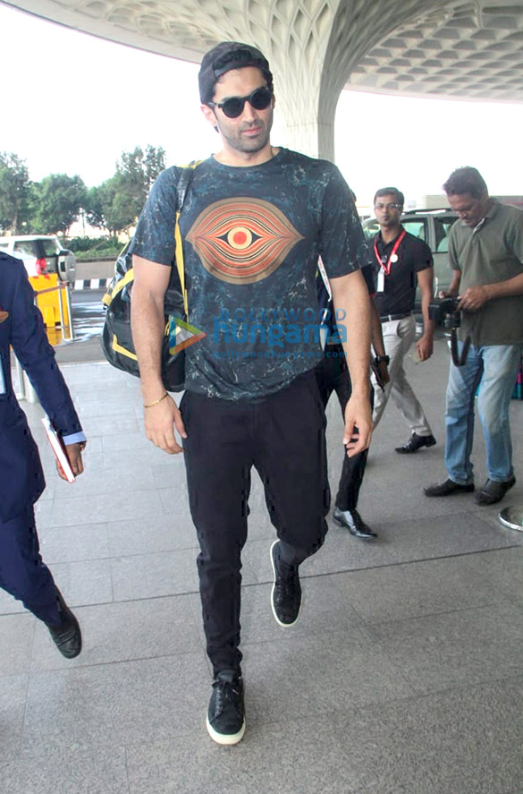 varun dhawan aditya roy kapur and other snapped at the airport 5