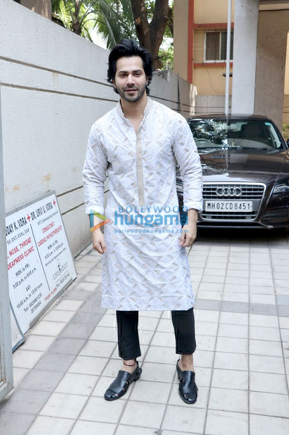 varun dhawan and family snapped after diwali 2018 puja 6