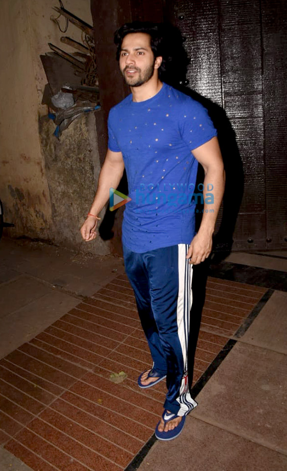 varun dhawan spotted at a gym in bandra 1