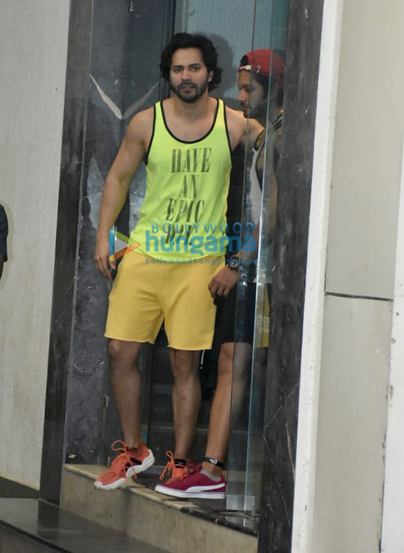 varun dhawan spotted at the gym in bandra 1 4