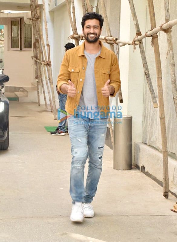 vicky kaushal spotted at sunny super sound in juhu 2