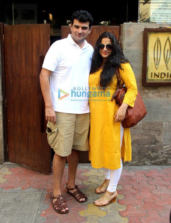 Vidya Balan snapped with husband Siddharth Roy Kapur at Indigo in Bandra Vidya Balan snapped with husband Siddharth Roy Kapur at Indigo in Bandra