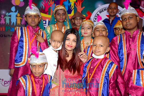 aishwarya rai bachchan celebrates christmas with cancer affected kids 1