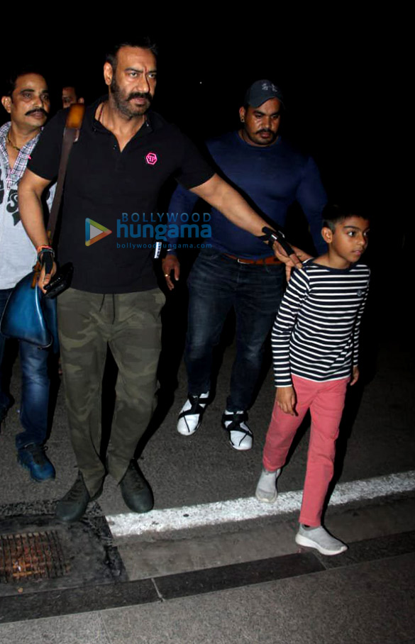 Ajay Devgn, Kajol, Sara Ali Khan and others snapped at the airport Ajay Devgn, Kajol, Sara Ali Khan and others snapped at the airport