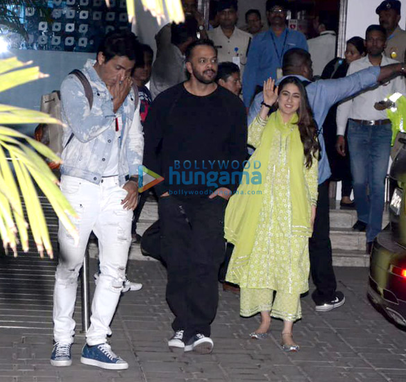 ajay devgn kajol sara ali khan and others snapped at the airport 3