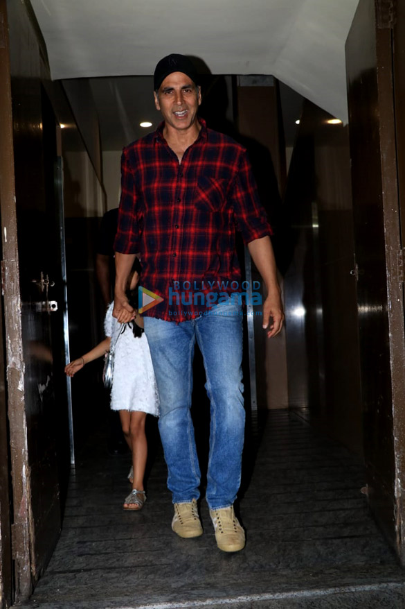 akshay kumar spotted at pvr juhu 2 2