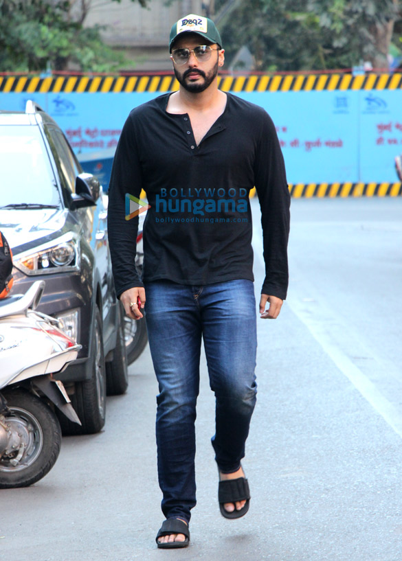 arjun kapoor snapped at excel office 1