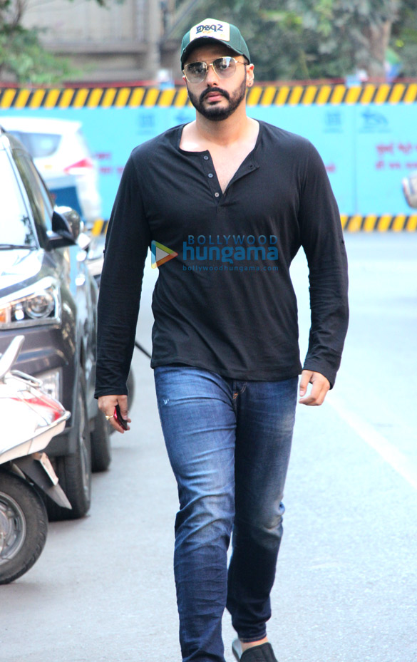 arjun kapoor snapped at excel office 3