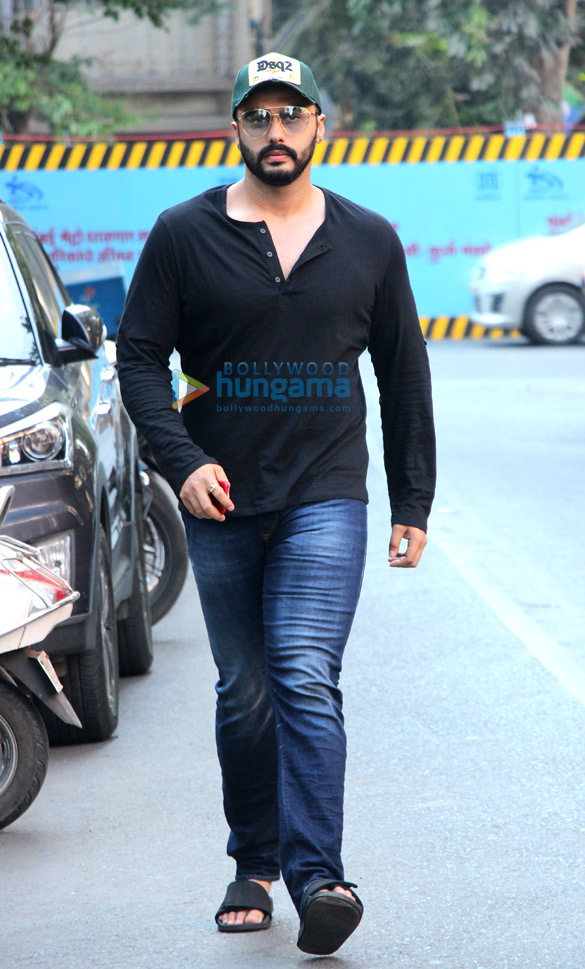 arjun kapoor snapped at excel office 4