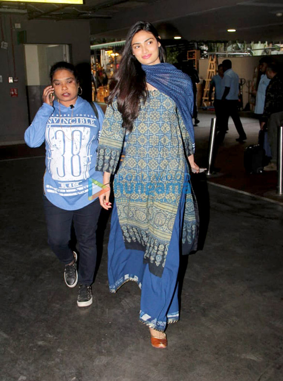 athiya shetty snapped at the airport 2
