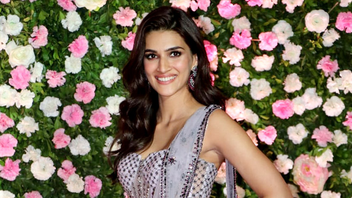 Beautiful Kriti Sanon at Kapil Sharma Wedding Reception Mumbai