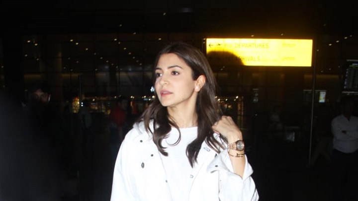 Anushka Sharma Spotted At Mumbai Airport - Watch Video 