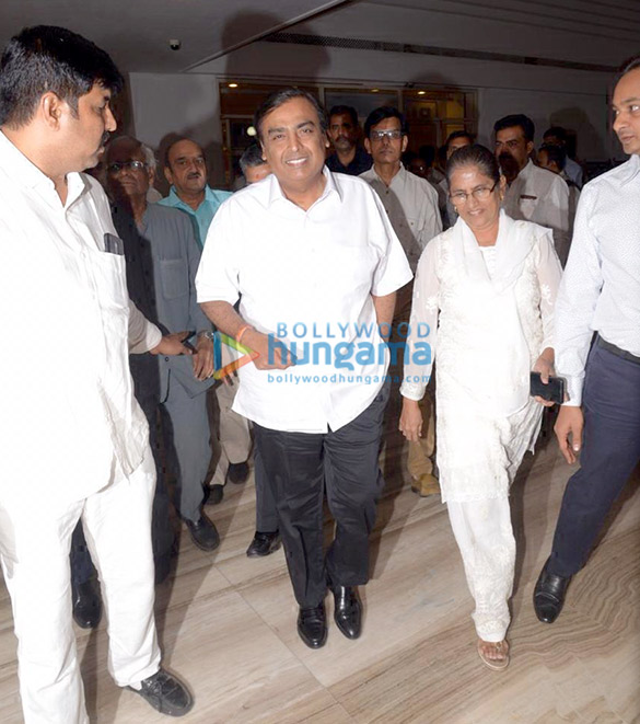 celebs attend prayer meet of late nana chudasama 9