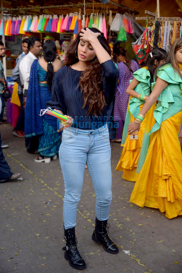 daisy shah snapped at mount mary church in bandra on christmas 6