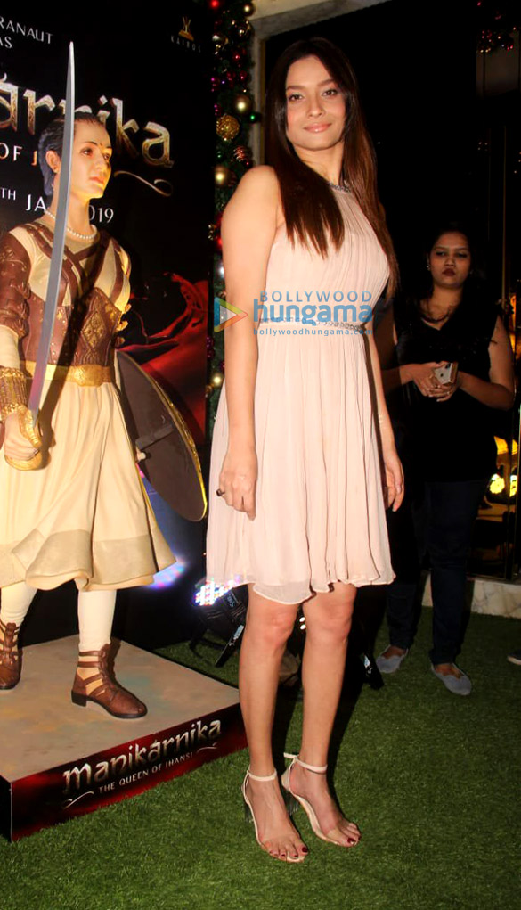 designer neeta lulla throws a party for the cast of manikarnika the queen of jhansi 3