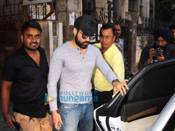 Emraan Hashmi spotted in Bandra