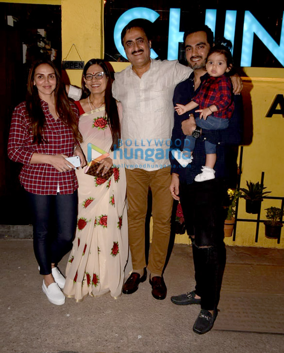 esha deol and bharat takhtani snapped with his family 3