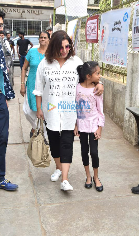 farah khan and krishna shroff at st teresa boys school for world pet adoption 2018 4