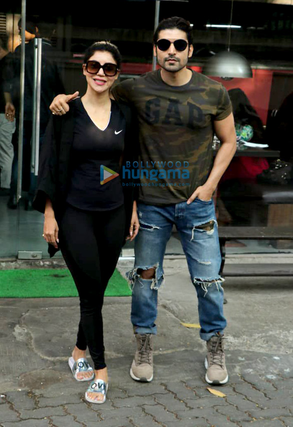 gurmeet choudhary and his wife debina choudhary spotted at silver beach cafe in juhu 1