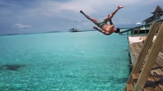 HOT & HAPPENING! Tiger Shroff aces the bellyflop on a vacation with Disha Patani (watch videos)