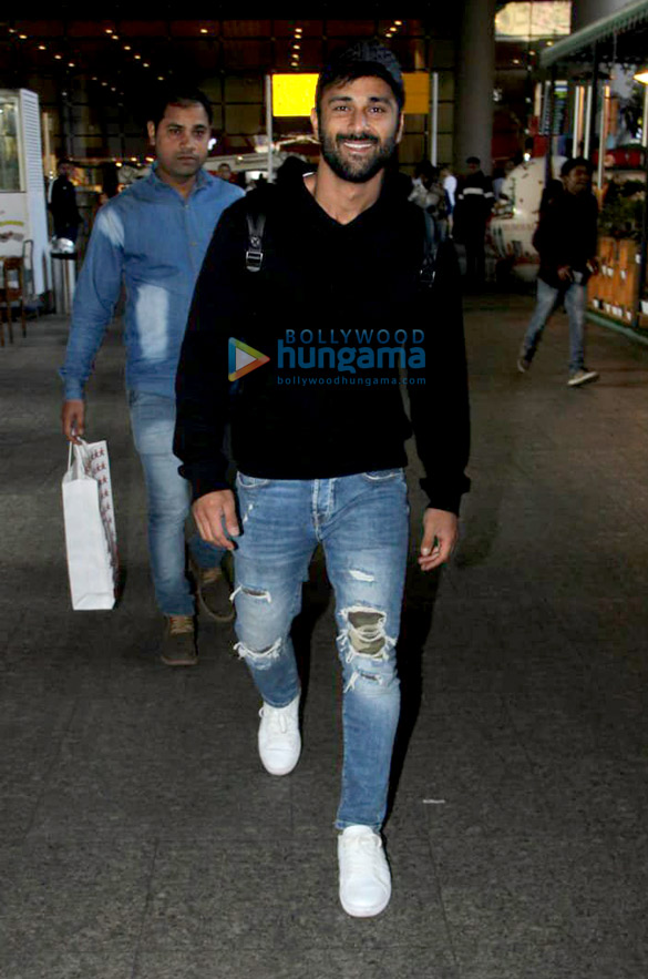 hrithik roshan ranveer singh deepika padukone and others snapped at the airport 4