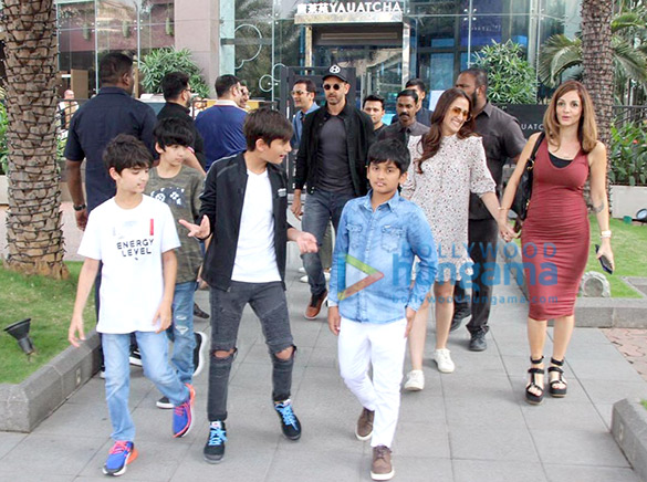 hrithik roshan spotted with his family at bkc 4