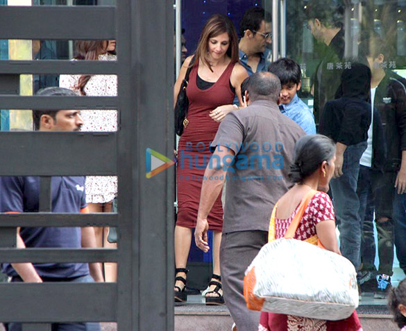 hrithik roshan spotted with his family at bkc 6