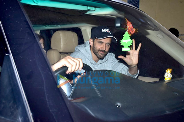 hrithik roshan spotted with his family at pvr juhu 6 2