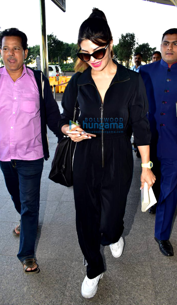 jacqueline fernandez kanika kapoor shabana azmi and others snapped at the airport 1