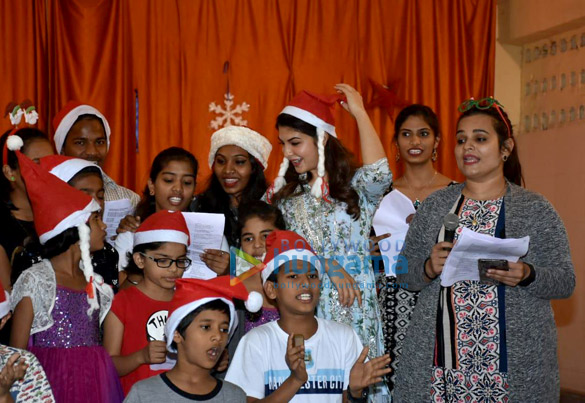 jacqueline fernandez celebrates christmas with kids at an orphanage 2