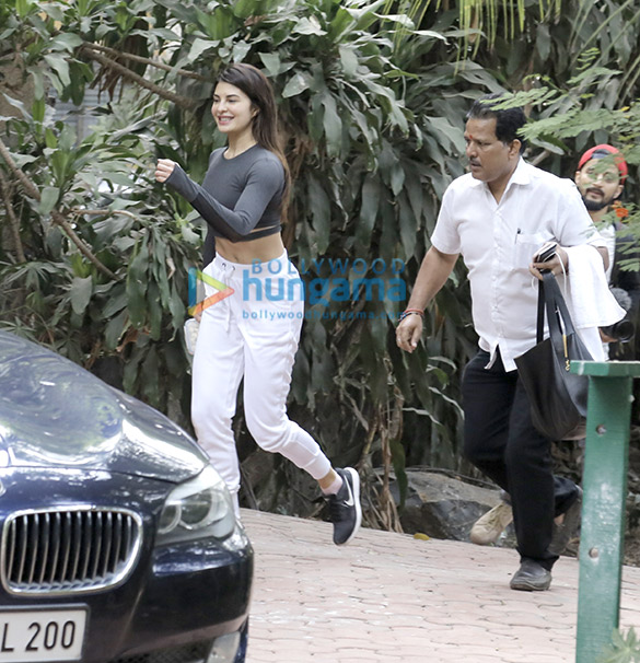 jacqueline fernandez spotted after dance class in bandra 2