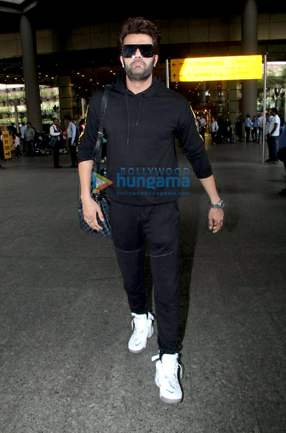 kangana ranaut maniesh paul and others snapped at the airport 2
