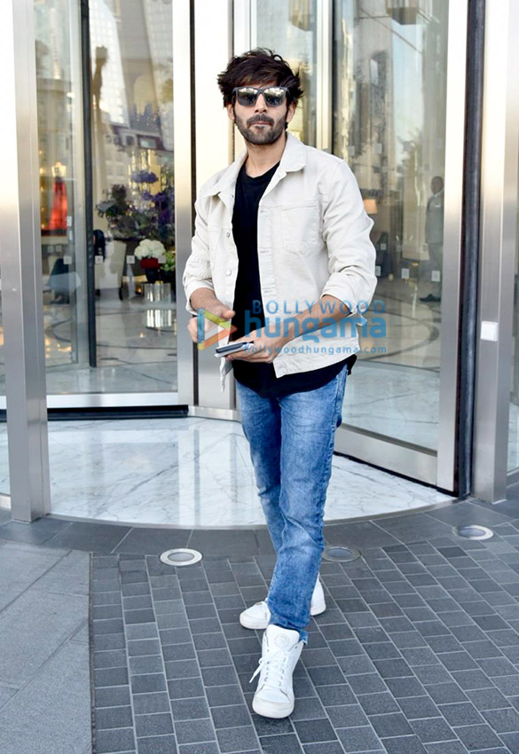 kareena kapoor khan and kartik aaryan arrives for masala awards 2018 in dubai 2