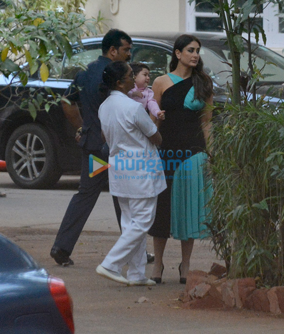 kareena kapoor khan snapped with taimur ali khan 2