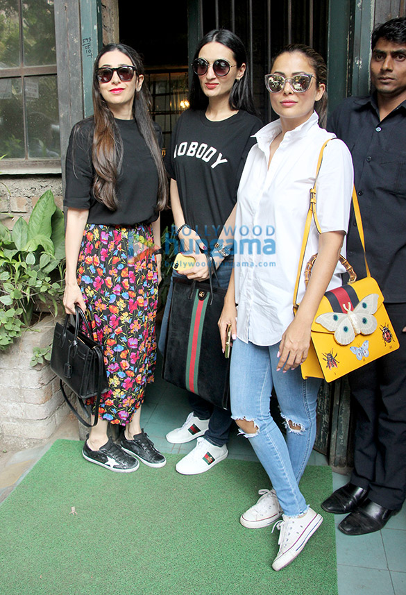 Karisma Kapoor, Amrita Arora and Anu Diwan snapped at Pali Village Cafe in Bandra Karisma Kapoor, Amrita Arora and Anu Diwan snapped at Pali Village Cafe in Bandra