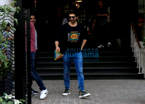 kartik aaryan spotted at soho house in juhu 3