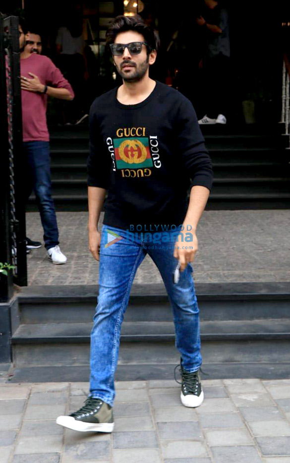 kartik aaryan spotted at soho house in juhu 4
