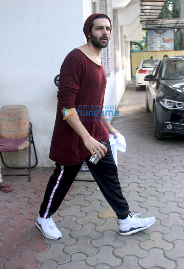 kartik aaryan spotted in andheri 3